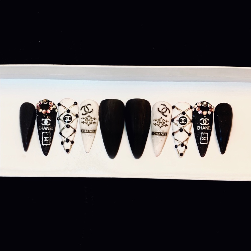 Press on nails